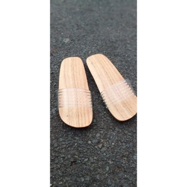 Guốc gỗ mộc cho áo dài & áo bà ba - Lễ tết, đi chùa, giảm 23% chỉ 90.000₫ 6 Guốc gỗ mộc cho áo dài & áo bà ba - Lễ tết, đi chùa, giảm 23% chỉ 90.000₫ 6