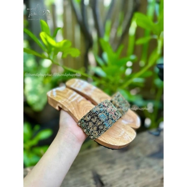Guốc gỗ mộc nữ đế cao su cao cấp - Dép lễ chùa phù hợp áo bà ba, áo dài Thiên Di, giảm 20% 10 Guốc gỗ mộc nữ đế cao su cao cấp - Dép lễ chùa phù hợp áo bà ba, áo dài Thiên Di, giảm 20% 10