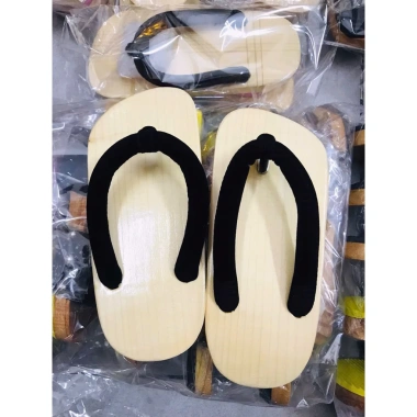 Guốc mộc bé form rộng, khuyến kích lùi size – guốc nhung quai ngang mặc bà ba, áo dài 6 Guốc mộc bé form rộng, khuyến kích lùi size – guốc nhung quai ngang mặc bà ba, áo dài 6