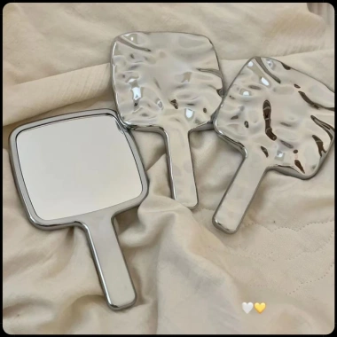 Gương vuông cầm tay tráng bạc nhỏ gọn sang trọng: Tiện lợi, chỉ 57.820₫, nhận mã giảm giá
