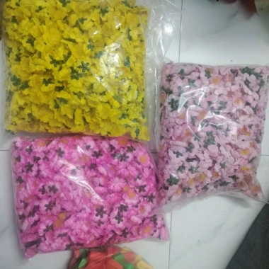 Hoa Mai và Hoa Đào Giả 1kg Trang Trí Tết Cổ Truyền - Giá Ưu Đãi 40.000 VNĐ