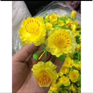 Hoa Mai và Hoa Đào Giả 1kg Trang Trí Tết Cổ Truyền - Giá Ưu Đãi 40.000 VNĐ
