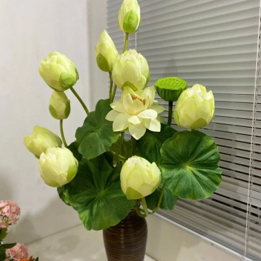 Hoa sen lụa trang trí sang trọng, giá ưu đãi 99.000đ, decor nội thất, chất liệu mềm mại, thiết kế tinh tế