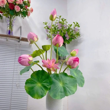 Hoa sen lụa trang trí sang trọng, giá ưu đãi 99.000đ, decor nội thất, chất liệu mềm mại, thiết kế tinh tế