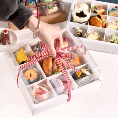 Hộp đựng bánh kem chia ngăn 4/6 ô cho cupcake & muffin, kèm nắp mica - chỉ 15.000₫