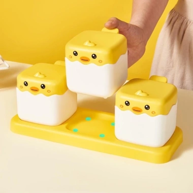 Hộp đựng gia vị 3 hủ con vịt vàng có nắp kèm 3 muỗng - Tiện lợi, sang trọng cho bếp 3 Hộp đựng gia vị 3 hủ con vịt vàng có nắp kèm 3 muỗng - Tiện lợi, sang trọng cho bếp 3