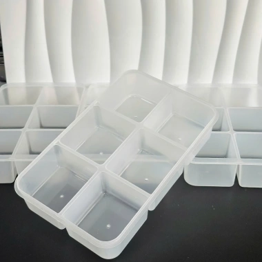 Hộp nhựa chia ngăn đựng thực phẩm 4/6 ngăn dày chắc, giảm giá 48k - Giá gốc 61.9k 5 Hộp nhựa chia ngăn đựng thực phẩm 4/6 ngăn dày chắc, giảm giá 48k - Giá gốc 61.9k 5