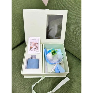 Hộp Quà Tặng Tinh Dầu Nước Hoa và Bó Hoa Lụa 20/11 Giá 155k Kèm Túi Giấy 6