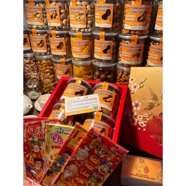 Hộp quà Tết Cánh Én Báo Xuân - TD Nuts: Macca, Điều, Nho, Hạnh Nhân, Quà Tặng 374k 3