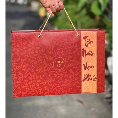 Hộp Quà Tết Yêu Thương Nhà Có Tết 6 món - Hũ thủy tinh & túi xách đỏ, giá ưu đãi 359.000₫ 6