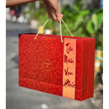 Hộp Quà Tết Yêu Thương Nhà Có Tết 6 món - Hũ thủy tinh & túi xách đỏ, giá ưu đãi 359.000₫ 7