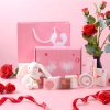 Hộp quà Valentine 14/2 cho bạn gái: trang điểm, túi quà, gấu bông, hoa sáp, đèn Menow Bunny Box - Giá ưu đãi 389k 4