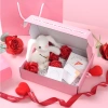 Hộp quà Valentine 14/2 cho bạn gái: trang điểm, túi quà, gấu bông, hoa sáp, đèn Menow Bunny Box - Giá ưu đãi 389k 5