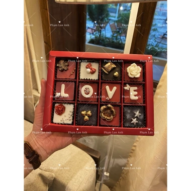Hộp Socola 12V Decor - Quà Tặng Valentine Ngọt Ngào, Giá Ưu Đãi 145.000₫ 2 Hộp Socola 12V Decor - Quà Tặng Valentine Ngọt Ngào, Giá Ưu Đãi 145.000₫ 2