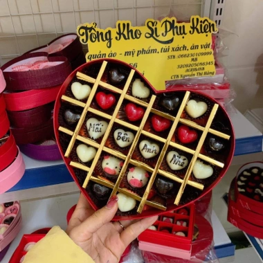 Hộp Socola Enzi 24 viên Quà Valentine người yêu ít ngọt siêu ngon kèm thiệp và túi giá ưu đãi 195k 5 Hộp Socola Enzi 24 viên Quà Valentine người yêu ít ngọt siêu ngon kèm thiệp và túi giá ưu đãi 195k 5