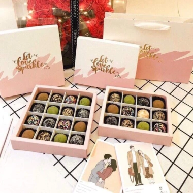 Hộp Socola Truffle Vuông 16 Viên AVY - Quà Valentine Siêu Ngon, Giá Sỉ 179.000 4 Hộp Socola Truffle Vuông 16 Viên AVY - Quà Valentine Siêu Ngon, Giá Sỉ 179.000 4