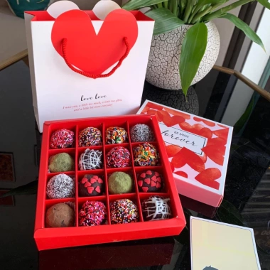 Hộp Socola Truffle Vuông 16 Viên AVY - Quà Valentine Siêu Ngon, Giá Sỉ 179.000 9 Hộp Socola Truffle Vuông 16 Viên AVY - Quà Valentine Siêu Ngon, Giá Sỉ 179.000 9