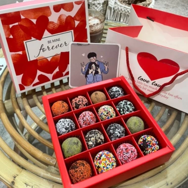 Hộp Socola Truffle Vuông 16 Viên AVY - Quà Valentine Siêu Ngon, Giá Sỉ 179.000 10 Hộp Socola Truffle Vuông 16 Viên AVY - Quà Valentine Siêu Ngon, Giá Sỉ 179.000 10