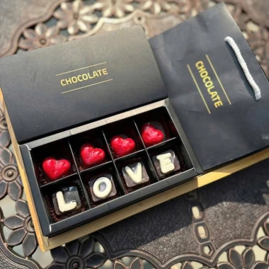 Hộp Socola Valentine Đen Đỏ Mix – Quà Tặng Người Yêu Đáng Yêu, Siêu Ngon Ít Ngọt, Giá Sỉ 79.000₫ 2 Hộp Socola Valentine Đen Đỏ Mix – Quà Tặng Người Yêu Đáng Yêu, Siêu Ngon Ít Ngọt, Giá Sỉ 79.000₫ 2
