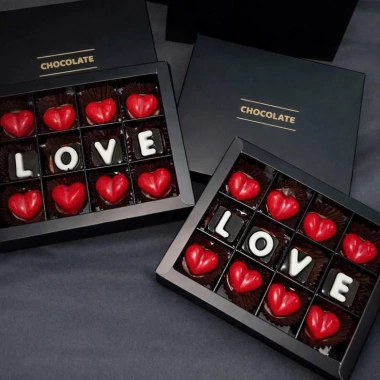 Hộp Socola Valentine Đen Đỏ Mix – Quà Tặng Người Yêu Đáng Yêu, Siêu Ngon Ít Ngọt, Giá Sỉ 79.000₫