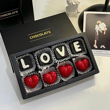 Hộp Socola Valentine Đen Đỏ Mix – Quà Tặng Người Yêu Đáng Yêu, Siêu Ngon Ít Ngọt, Giá Sỉ 79.000₫