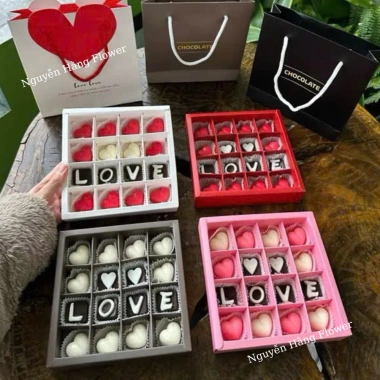 Hộp Socola Valentine Enzi 6-16 viên ý nghĩa, kèm thiệp tặng người yêu – 69.000₫ 9 Hộp Socola Valentine Enzi 6-16 viên ý nghĩa, kèm thiệp tặng người yêu – 69.000₫ 9
