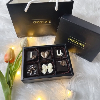 Hộp Socola Valentine Sang Chảnh Đen 6V và Túi Xách, Giá Ưu Đãi 99.000đ