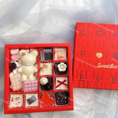 Hộp Socola Valentine và Noel Dạng Cứng - Mẫu Độc Quyền, Thơm Ngon, Trang Trí Bắt Mắt, Giá Ưu Đãi 159k