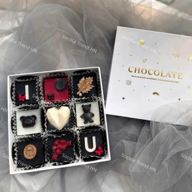 Hộp Socola Valentine và Noel Dạng Cứng - Mẫu Độc Quyền, Thơm Ngon, Trang Trí Bắt Mắt, Giá Ưu Đãi 159k 4 Hộp Socola Valentine và Noel Dạng Cứng - Mẫu Độc Quyền, Thơm Ngon, Trang Trí Bắt Mắt, Giá Ưu Đãi 159k 4