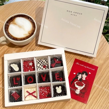 Hộp Socola Valentine và Noel Dạng Cứng - Mẫu Độc Quyền, Thơm Ngon, Trang Trí Bắt Mắt, Giá Ưu Đãi 159k