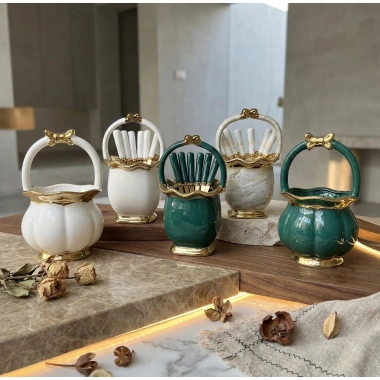 Hũ sứ viền vàng cắm hoa decor và thìa nĩa inox cao cấp Home Luxury 45.000₫