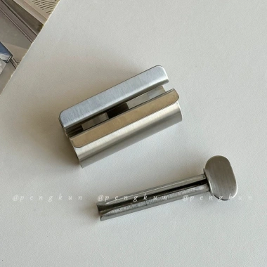 Kem Đánh Răng Máy Bóp Inox 304 Hàn Quốc Kim Loại cho Mặt và Bàn Giá 72.600 VND