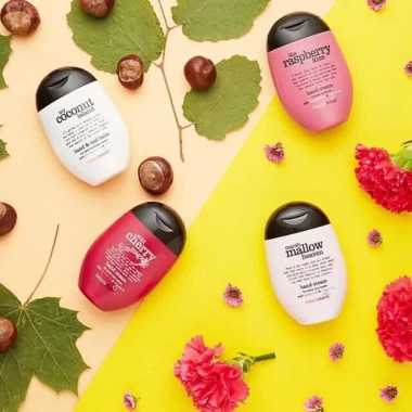 Kem Tay Treaclemoon Dưỡng Da Chiết Xuất Anh Đào, Mâm Xôi, Kẹo Ngọt 75ml – Dưỡng ẩm sâu, Da Mịn Mượt, Giá 79.000₫ 4 Kem Tay Treaclemoon Dưỡng Da Chiết Xuất Anh Đào, Mâm Xôi, Kẹo Ngọt 75ml – Dưỡng ẩm sâu, Da Mịn Mượt, Giá 79.000₫ 4