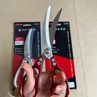 Kéo cắt đa năng Japan lưỡi cong - Cắt thịt nướng, kẹp càng cua, tiện lợi 105k 3 Kéo cắt đa năng Japan lưỡi cong - Cắt thịt nướng, kẹp càng cua, tiện lợi 105k 3