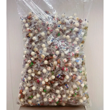 Kẹo socola vỏ giòn hình nhân vật 500g - Hương vị thơm ngon, giảm còn 75.000₫ 2 Kẹo socola vỏ giòn hình nhân vật 500g - Hương vị thơm ngon, giảm còn 75.000₫ 2