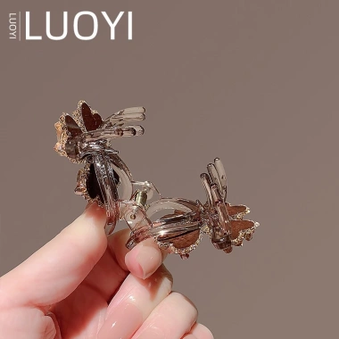 Kẹp tóc đá hình hoa màu champagne 5.5cm - Sang trọng, giá ưu đãi 100.860 VND 2 Kẹp tóc đá hình hoa màu champagne 5.5cm - Sang trọng, giá ưu đãi 100.860 VND 2