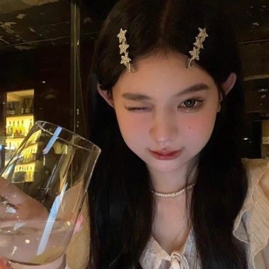 Kẹp tóc hợp kim đính đá bling ngôi sao thời trang xinh cho nữ - Giá 16.900₫ 9 Kẹp tóc hợp kim đính đá bling ngôi sao thời trang xinh cho nữ - Giá 16.900₫ 9