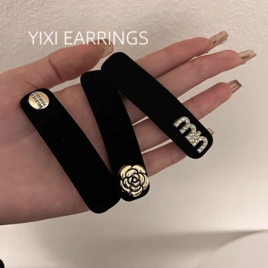 Kẹp tóc mái nhung dài phong cách vintage đính đá KM136 - Giá chỉ 9.899₫