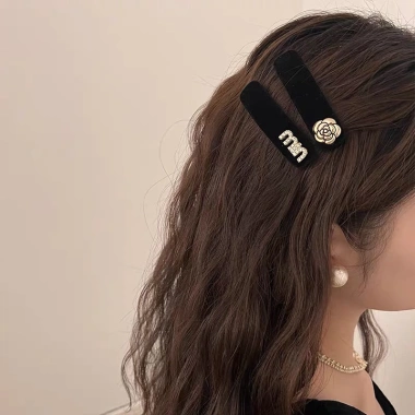 Kẹp tóc mái nhung dài phong cách vintage đính đá KM136 - Giá chỉ 9.899₫
