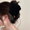 Kẹp tóc tam giác hottrend vải nhung đính chữ vàng K268 - Giá 38.000₫ giảm từ 48.640 4