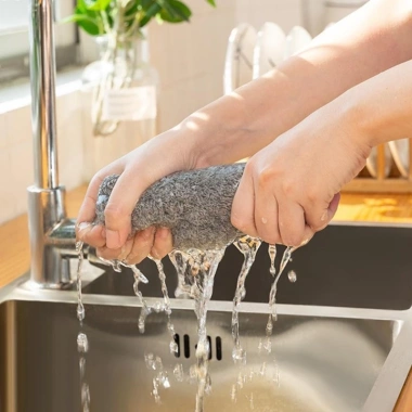 Khăn lau vuông 20-25cm may viền, than tre đa năng - Sỉ 50-100 chiếc, giá 61.500 VND