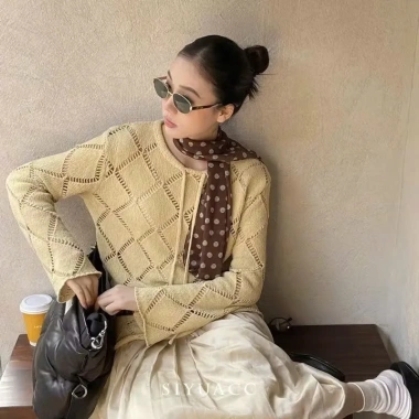 Khăn quàng cổ chấm bi vintage Y2k - Voan nhẹ, phụ kiện thời trang, quà tặng bạn gái J10 29.900₫ 3 Khăn quàng cổ chấm bi vintage Y2k - Voan nhẹ, phụ kiện thời trang, quà tặng bạn gái J10 29.900₫ 3