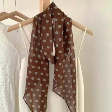 Khăn quàng cổ chấm bi vintage Y2k - Voan nhẹ, phụ kiện thời trang, quà tặng bạn gái J10 29.900₫ 9 Khăn quàng cổ chấm bi vintage Y2k - Voan nhẹ, phụ kiện thời trang, quà tặng bạn gái J10 29.900₫ 9