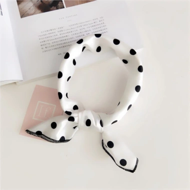 Khăn Turban Lụa 50x50cm Thắt Nơ, Họa Tiết Chấm Bi - Phù hợp công sở, đồng phục - 405.000₫ 9 Khăn Turban Lụa 50x50cm Thắt Nơ, Họa Tiết Chấm Bi - Phù hợp công sở, đồng phục - 405.000₫ 9
