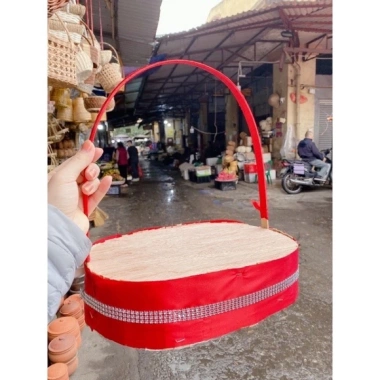 Khay gỗ tròn đựng giỏ quà Tết sang trọng, giá ưu đãi 39.200₫, chỉ 50.568₫