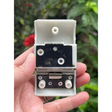 Khóa vali khung nhôm 79x45 dễ lắp tại nhà, kèm ốc vít đầy đủ - Giá chỉ 28.420₫ 2