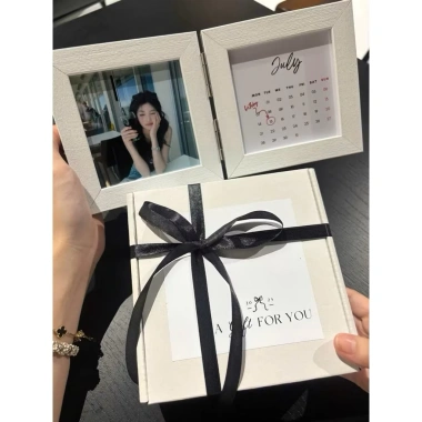 Khung ảnh gấp đôi 10x10cm - Quà Valentine cho người yêu, hộp rơm sang trọng, chỉ 99.000đ