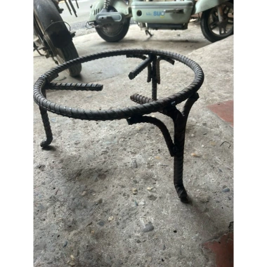 Kiềng Tròn Thép Xây Dựng 3 Chân D45‑47cm, Phi 18‑20, Đỡ Chân – Đun Bánh Chưng, Nấu Cỗ, 265.900₫ Kiềng Tròn Thép Xây Dựng 3 Chân D45‑47cm, Phi 18‑20, Đỡ Chân – Đun Bánh Chưng, Nấu Cỗ, 265.900₫