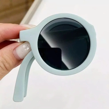 Kính gấp gọn trẻ em KTE116 - Kính râm mát, chống nắng, phù hợp đi biển mùa hè, giá chỉ 9.900đ 6 Kính gấp gọn trẻ em KTE116 - Kính râm mát, chống nắng, phù hợp đi biển mùa hè, giá chỉ 9.900đ 6