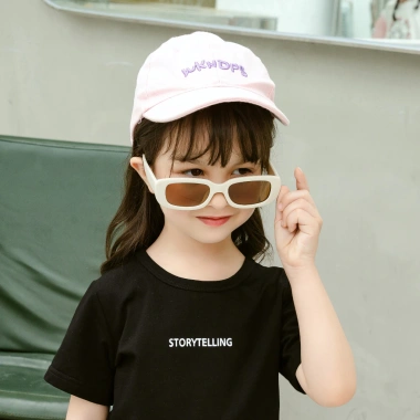 Kính Mát Chống Nắng Gọng Vuông Cổ Điển SK29 Dành Cho Bé - Giá 24.900đ 3 Kính Mát Chống Nắng Gọng Vuông Cổ Điển SK29 Dành Cho Bé - Giá 24.900đ 3